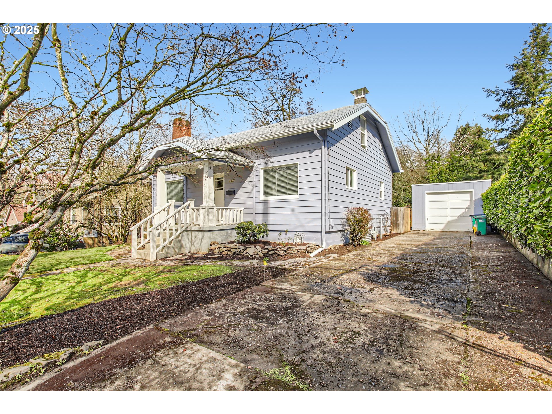 2827 Southwest Custer Street Portland, OR 97219 - Photo 27 of 30 Driveway
