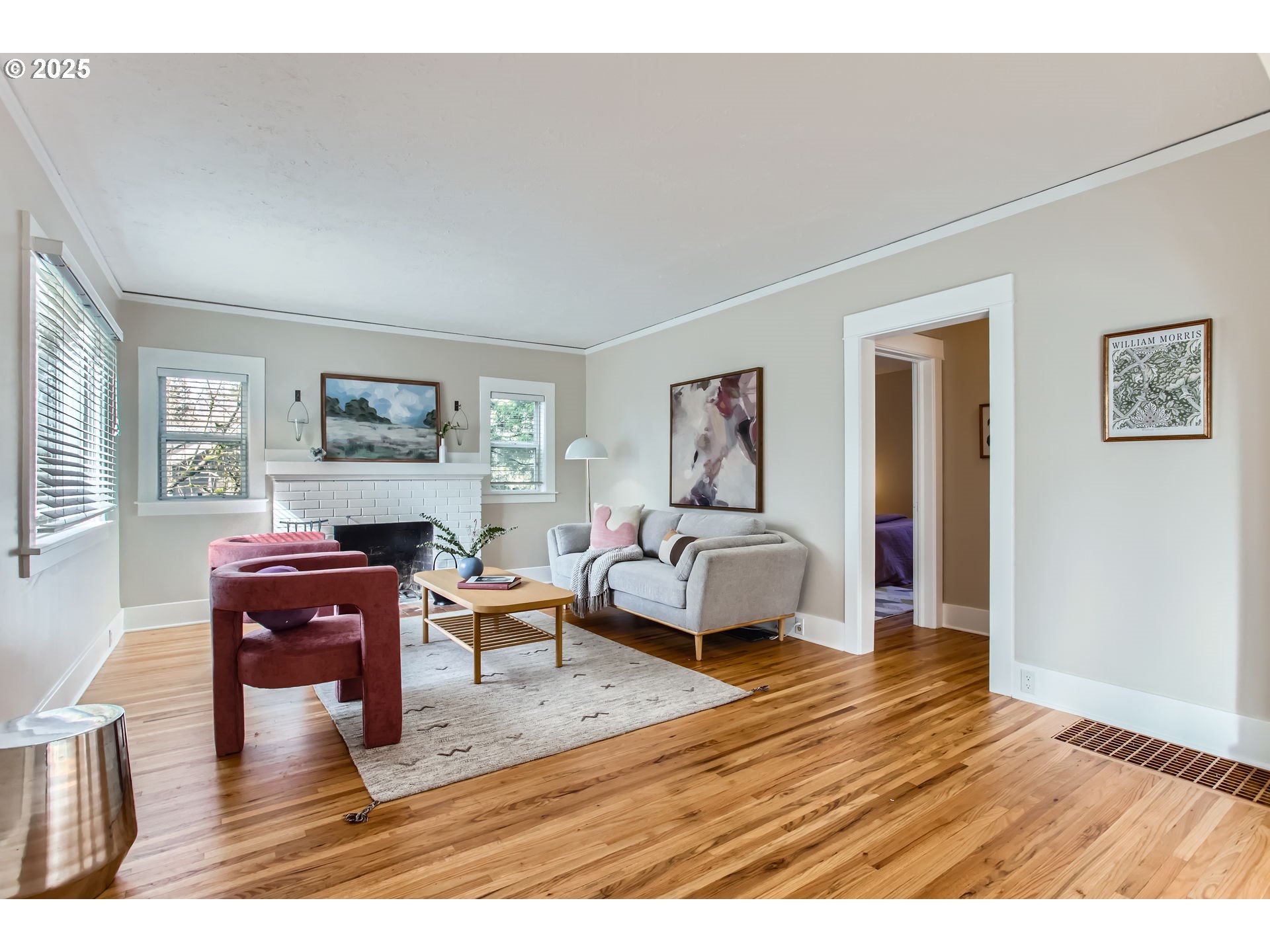 2827 Southwest Custer Street Portland, OR 97219 - Photo 4 of 30 Living Room