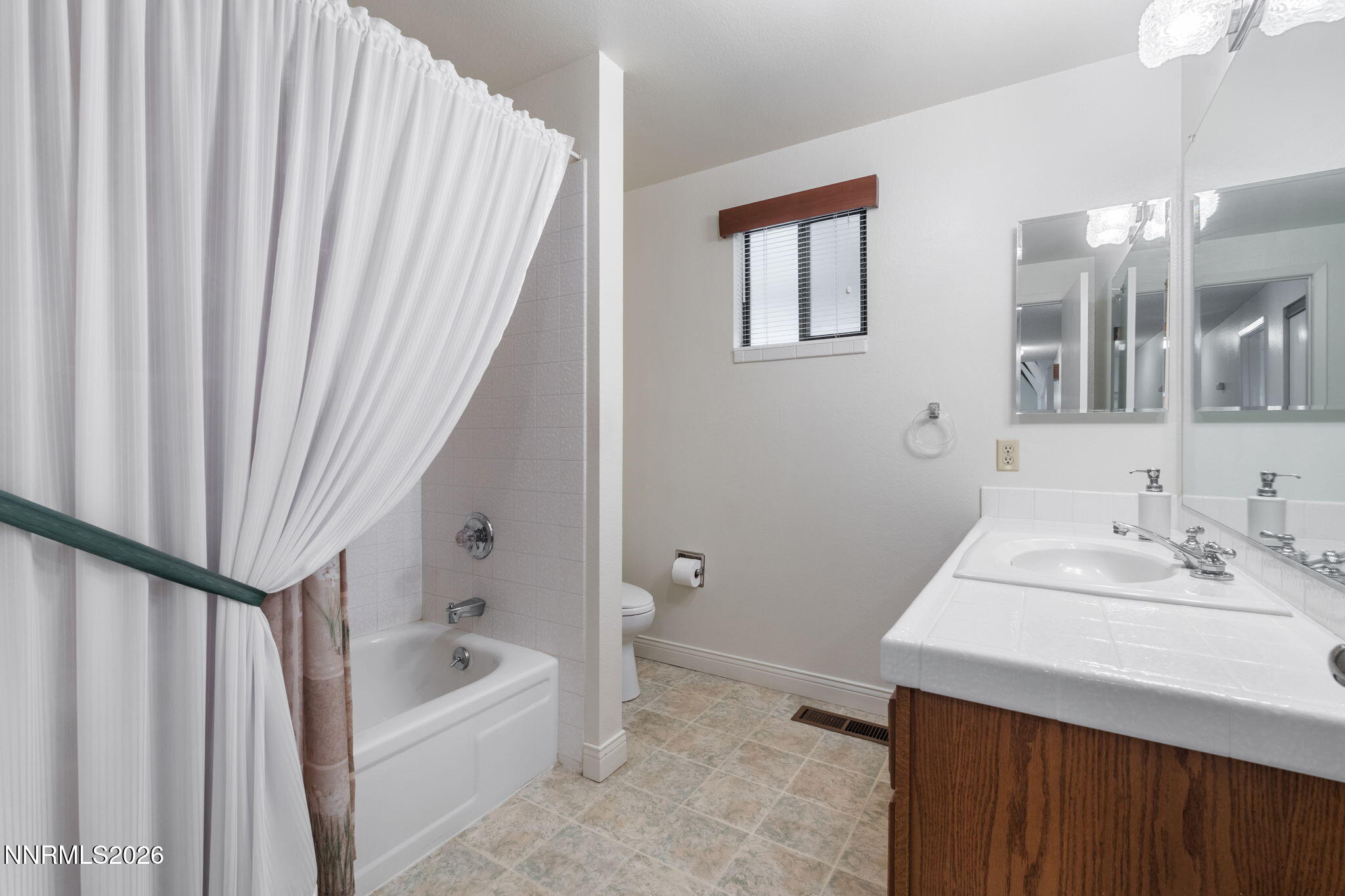 4045 Inverness Drive Reno, NV 89502 - Photo 24 of 34 Hall Bathroom - Tub & Vanity