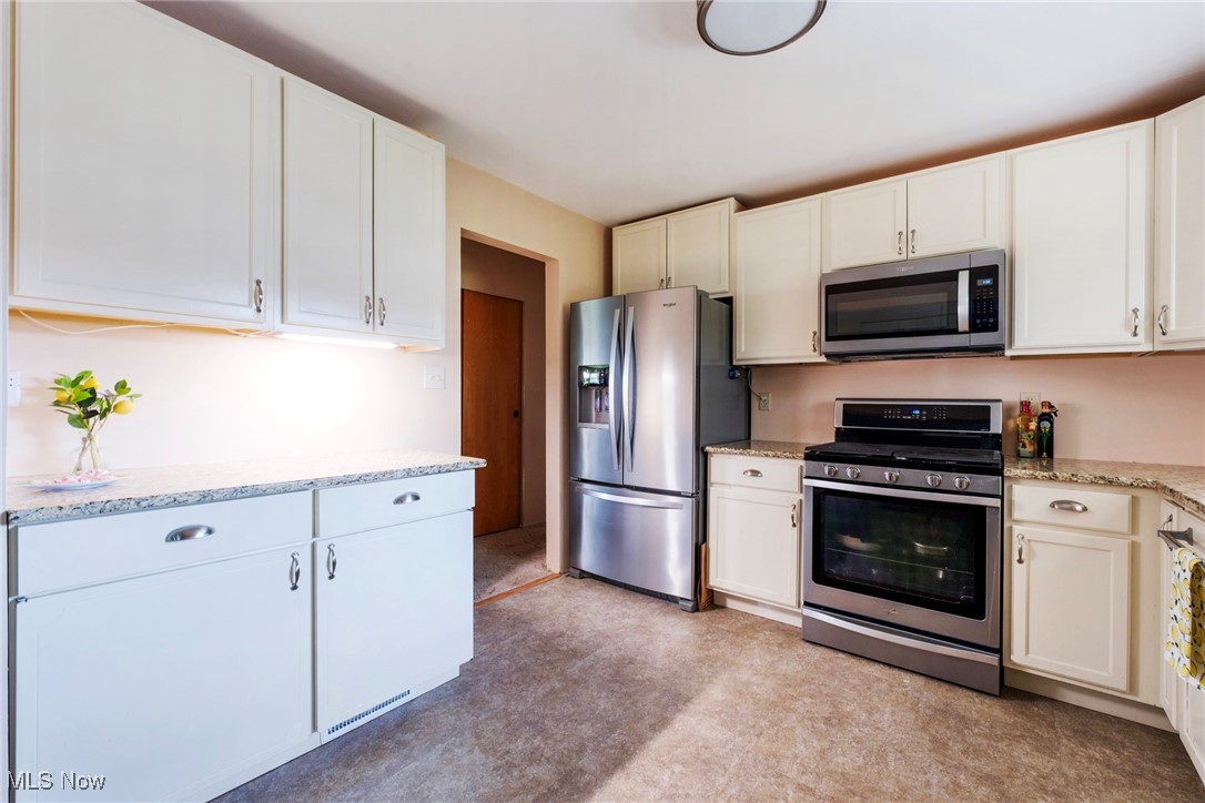 4541 Burkey Road Youngstown, OH 44515 - Photo 14 of 25 Gallery Image 14