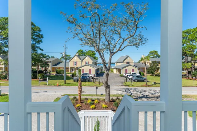 $949,999 | 22 Shalimar Drive, Shalimar, FL 32579