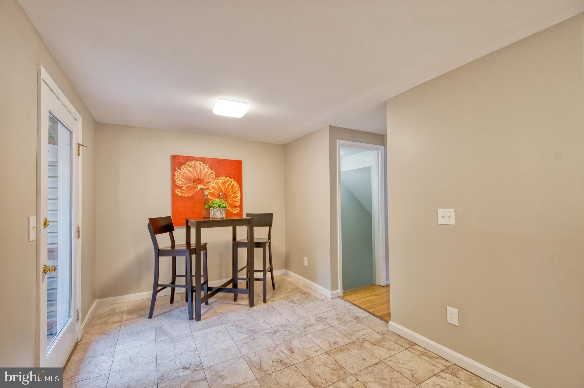 45412 Gable Square Sterling, VA 20164 - Photo 12 of 36 Table area