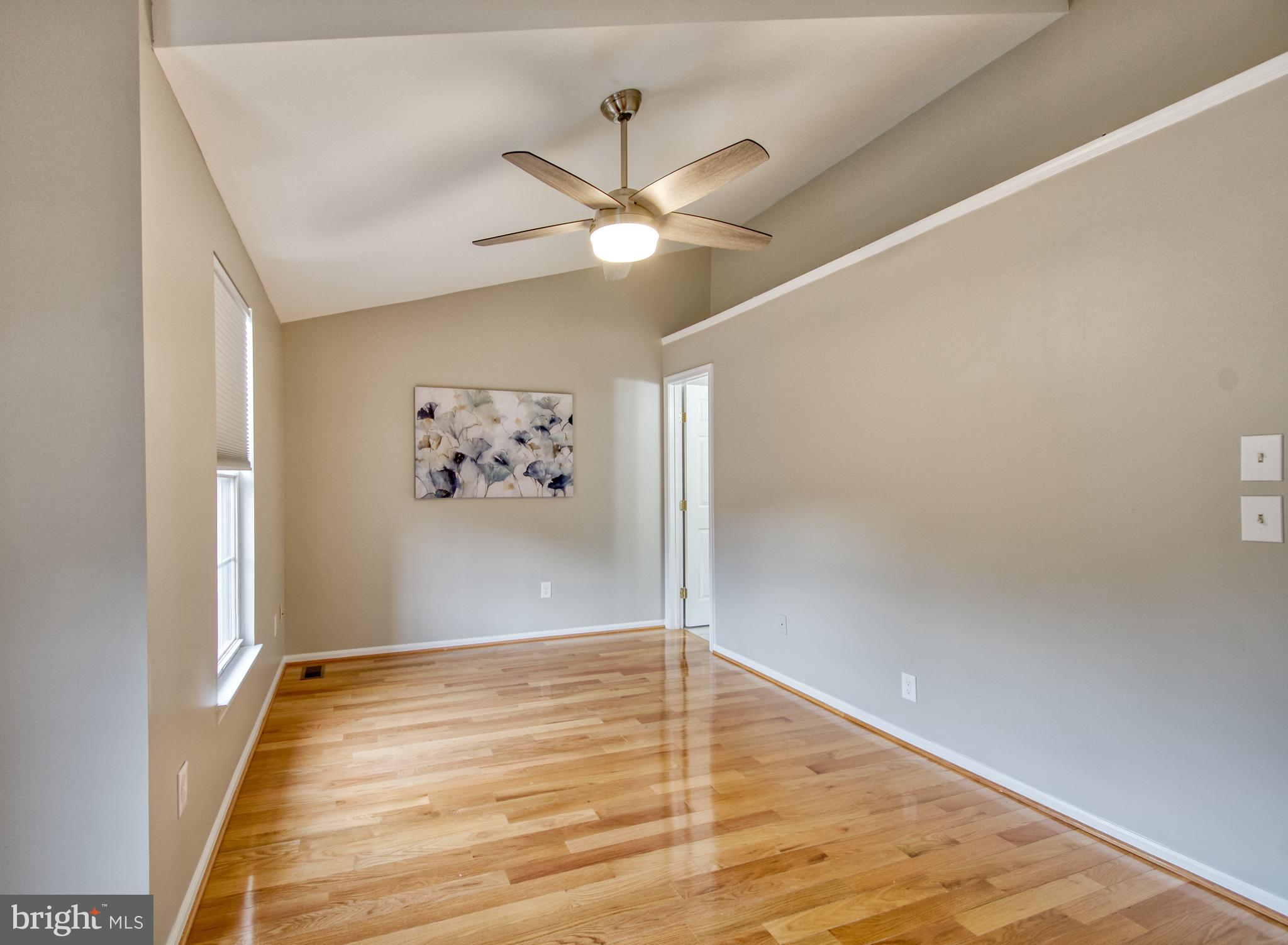 45412 Gable Square Sterling, VA 20164 - Photo 18 of 36 Vaulted Ceilings