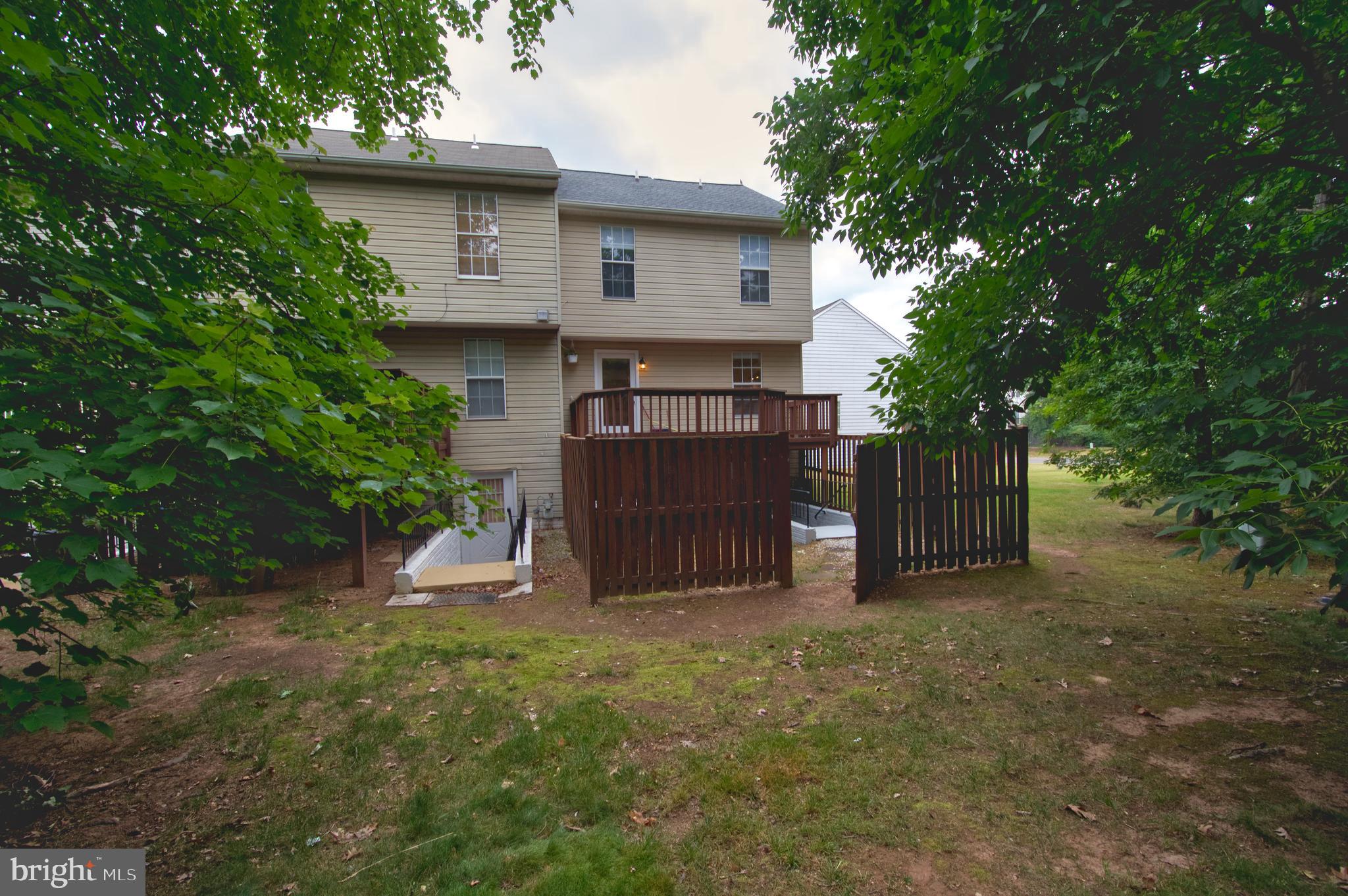 45412 Gable Square Sterling, VA 20164 - Photo 33 of 36 Common area behind the house