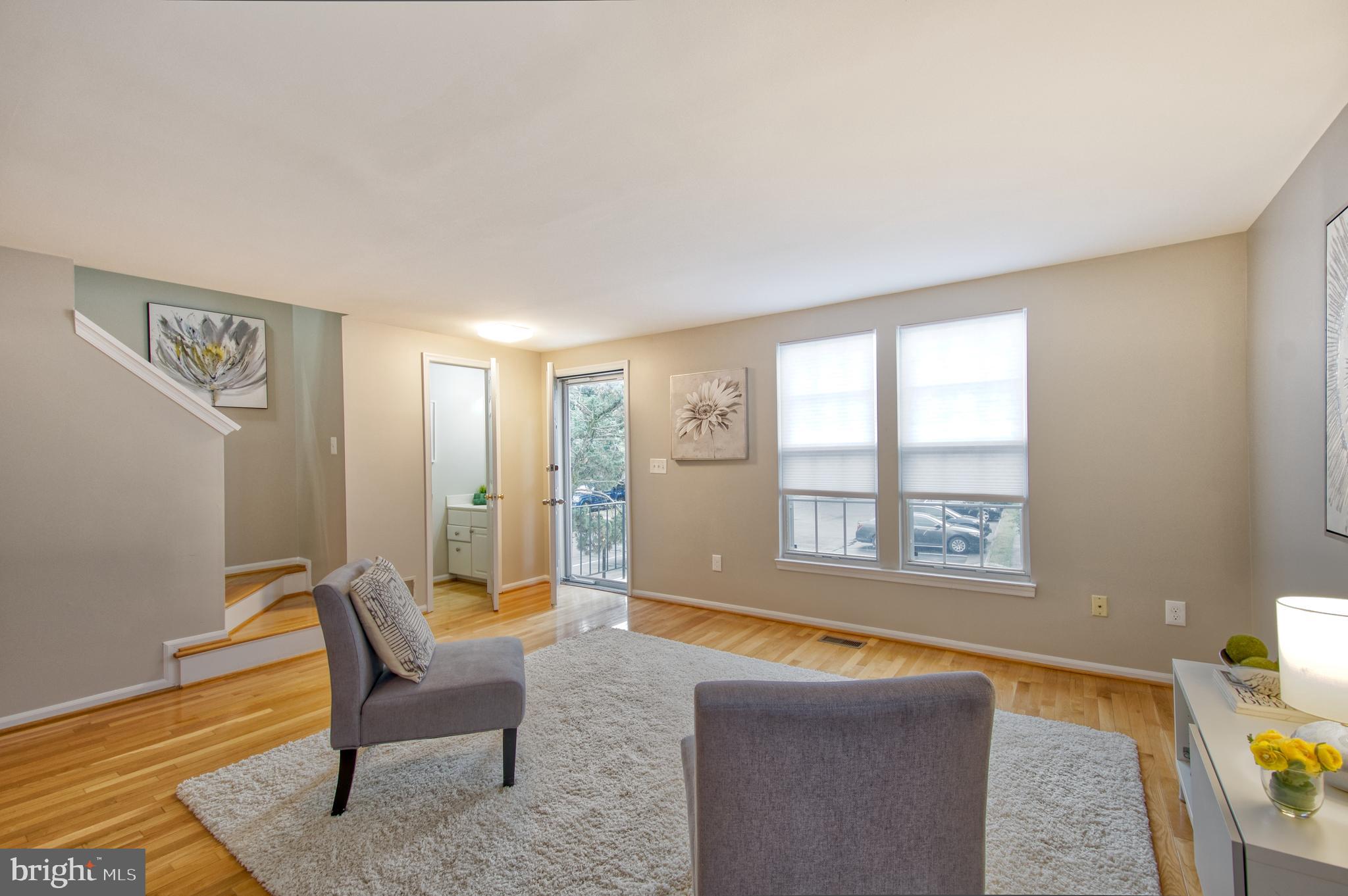 45412 Gable Square Sterling, VA 20164 - Photo 4 of 36 Powder Room off Living Room