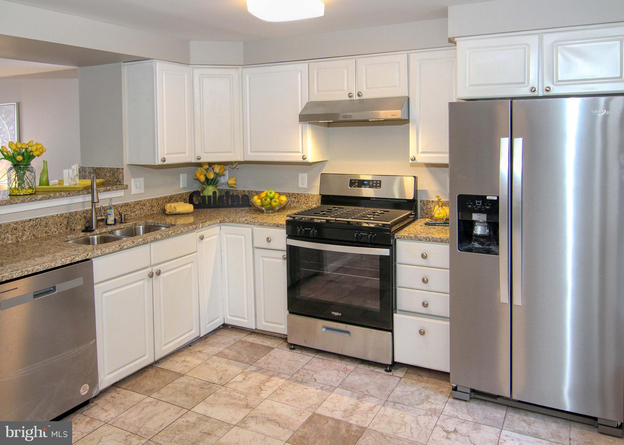 45412 Gable Square Sterling, VA 20164 - Photo 9 of 36 Brand New Appliances!