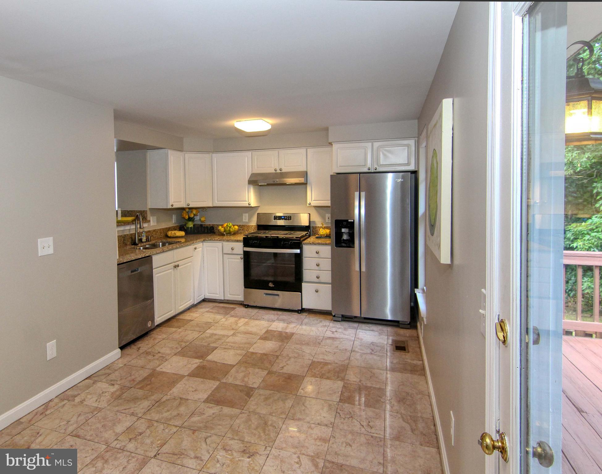 45412 Gable Square Sterling, VA 20164 - Photo 10 of 36 Lots of space!