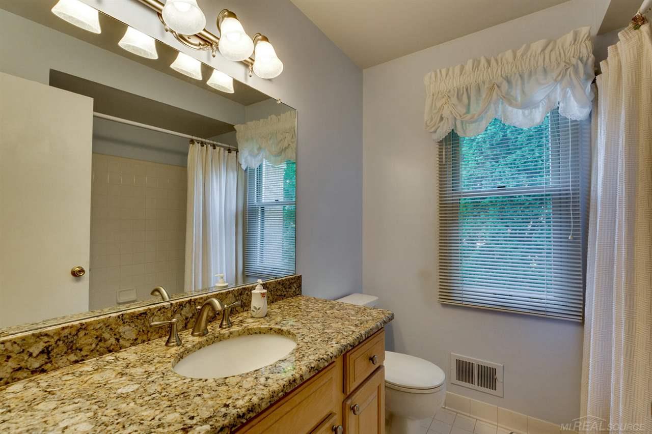 564 Buttercup Court Rochester Hills, MI 48307 - Photo 2 of 31