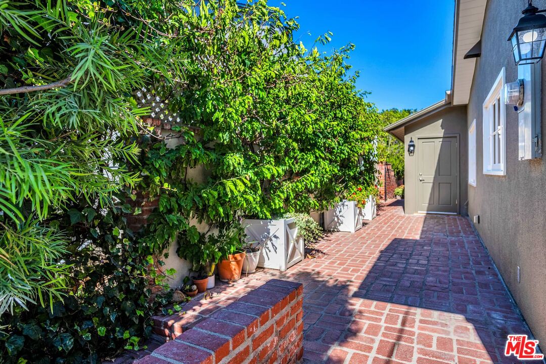 415 North Bonhill Road Los Angeles, CA 90049 - Photo 40 of 45 Gallery Image 40