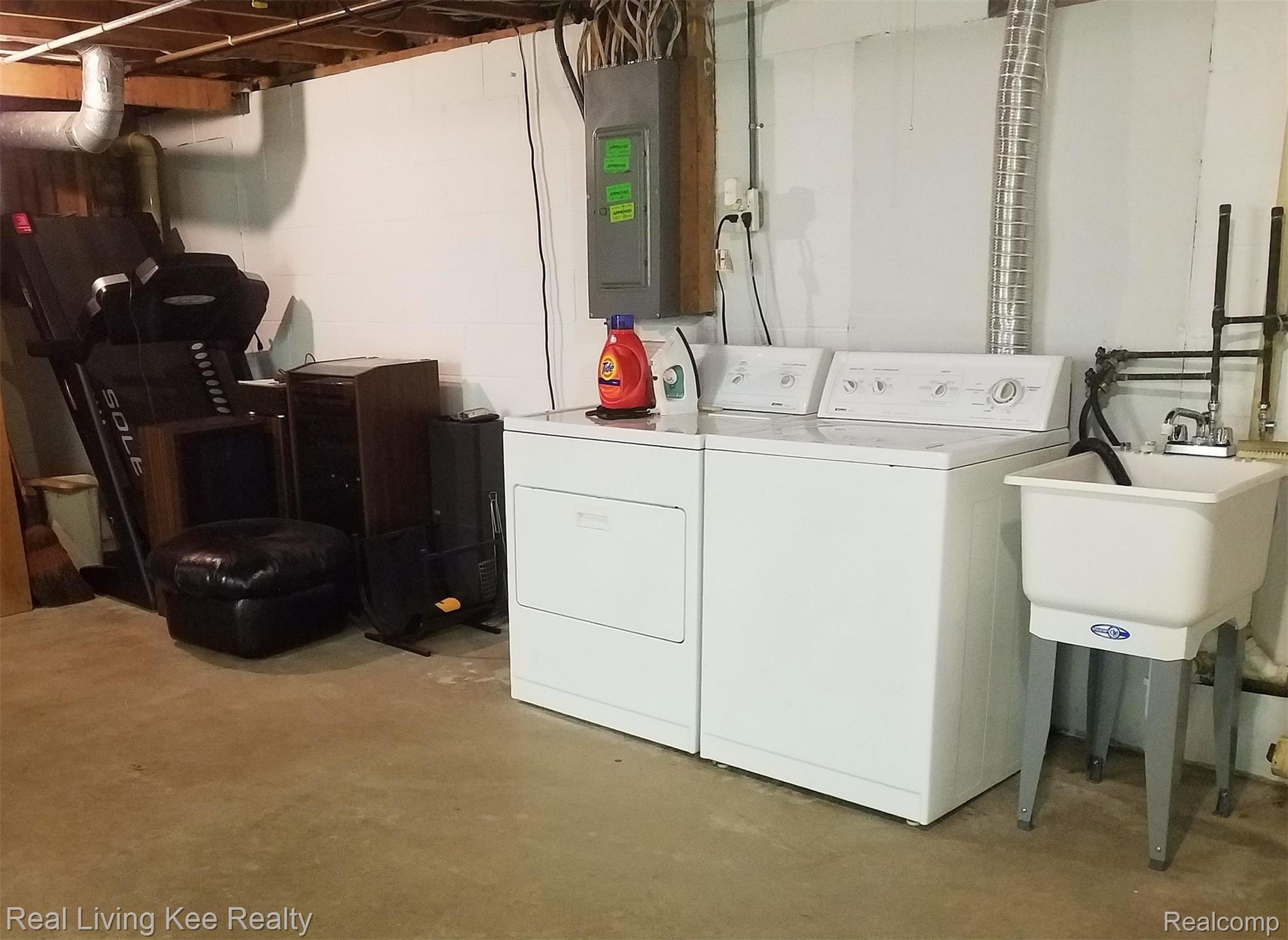 88 East Maryknoll Road Rochester, MI 48309 - Photo 27 of 36 Laundry 1_2.jpg