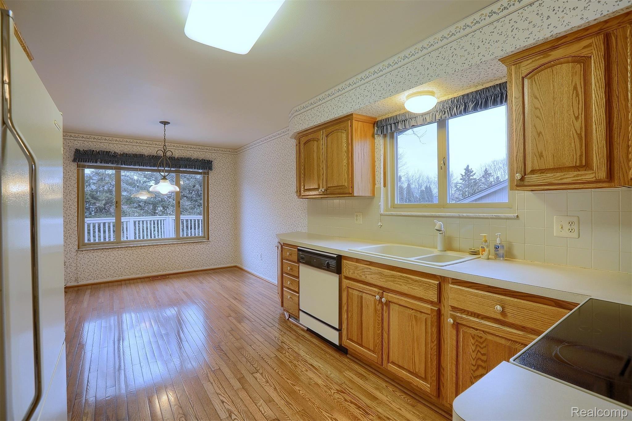2049 Cumberland Road Rochester, MI 48307 - Photo 11 of 33 11-Kitchen 2nd View.jpg