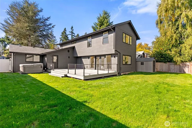 a view of a house with a backyard