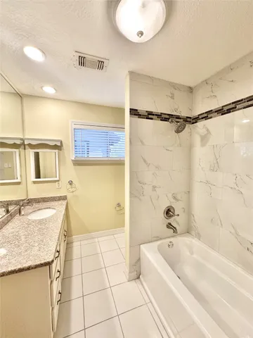 $2,200 | 65 Hickory Oak Drive, The Woodlands, TX 77381