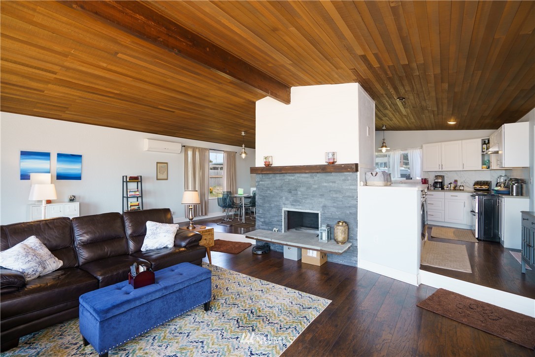 1967 West Beach Road Oak Harbor, WA 98277 - Photo 14 of 29 Gallery Image 14