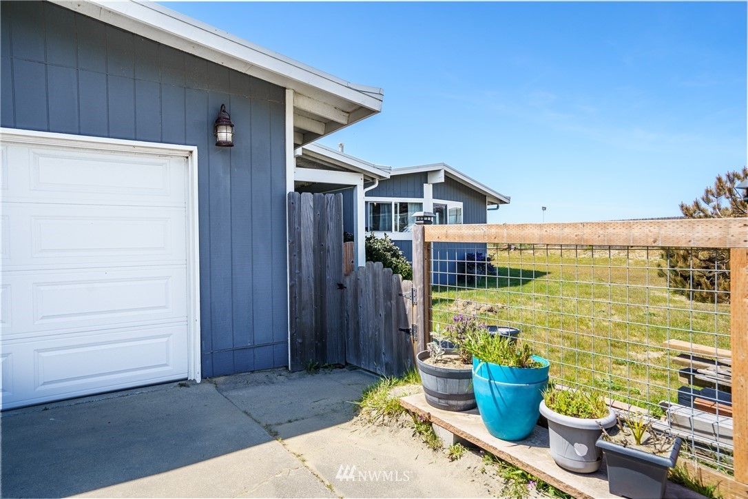 1967 West Beach Road Oak Harbor, WA 98277 - Photo 22 of 29 Gallery Image 22