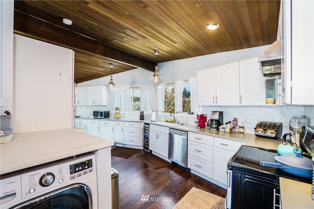 1967 West Beach Road Oak Harbor, WA 98277 - Photo 5 of 29 Gallery Image 5