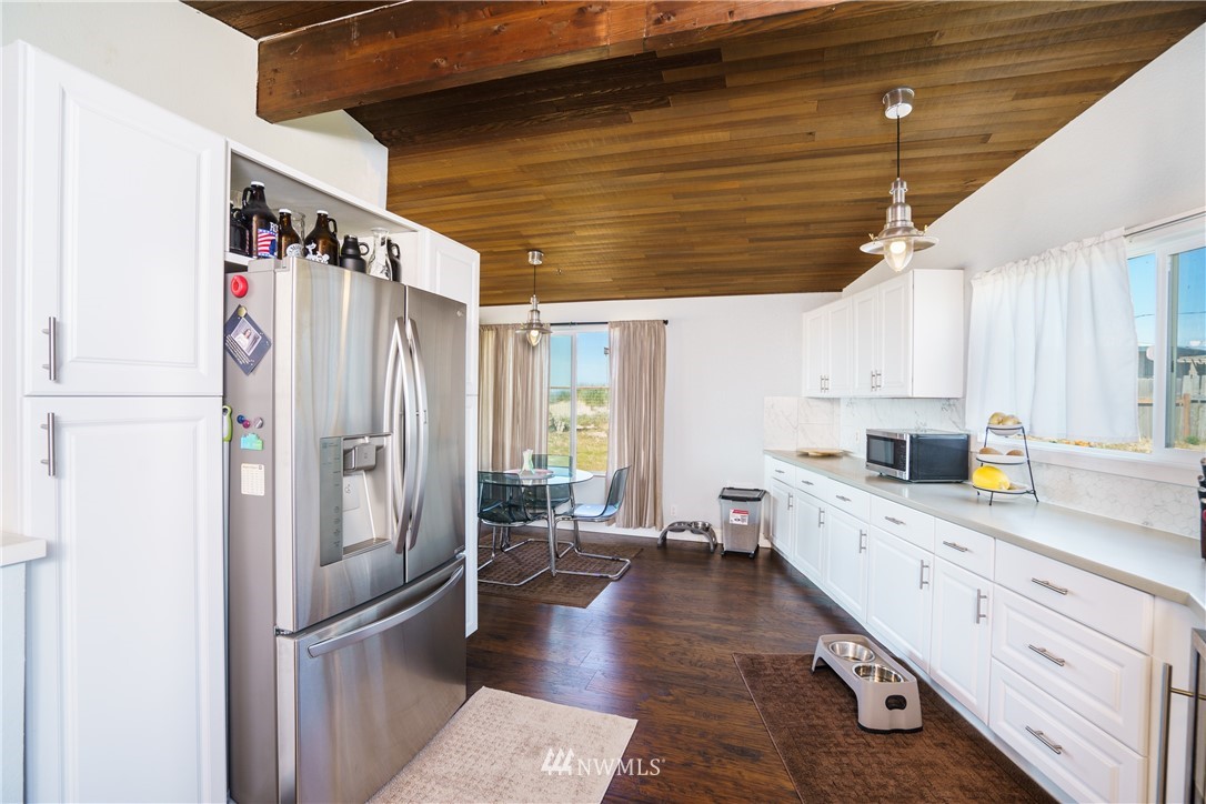 1967 West Beach Road Oak Harbor, WA 98277 - Photo 6 of 29 Gallery Image 6