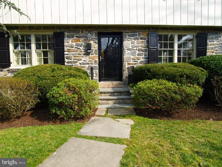 1242 Knox Road Wynnewood, PA 19096 - Photo 3 of 25 Gallery Image 3