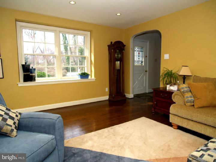1242 Knox Road Wynnewood, PA 19096 - Photo 9 of 25 Gallery Image 9