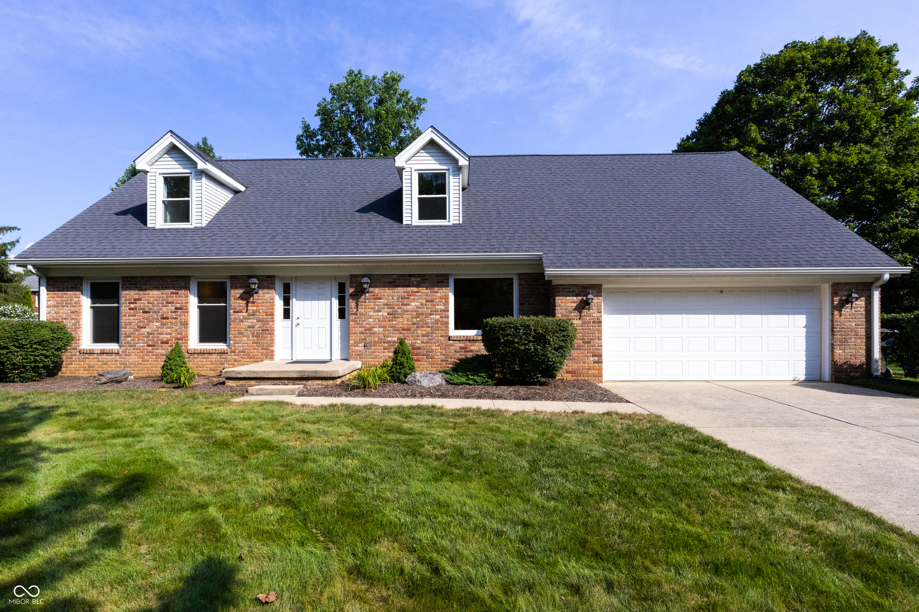 1036 Goldfinch Road Columbus, IN 47203 - Photo 1 of 43 Gallery Image 1