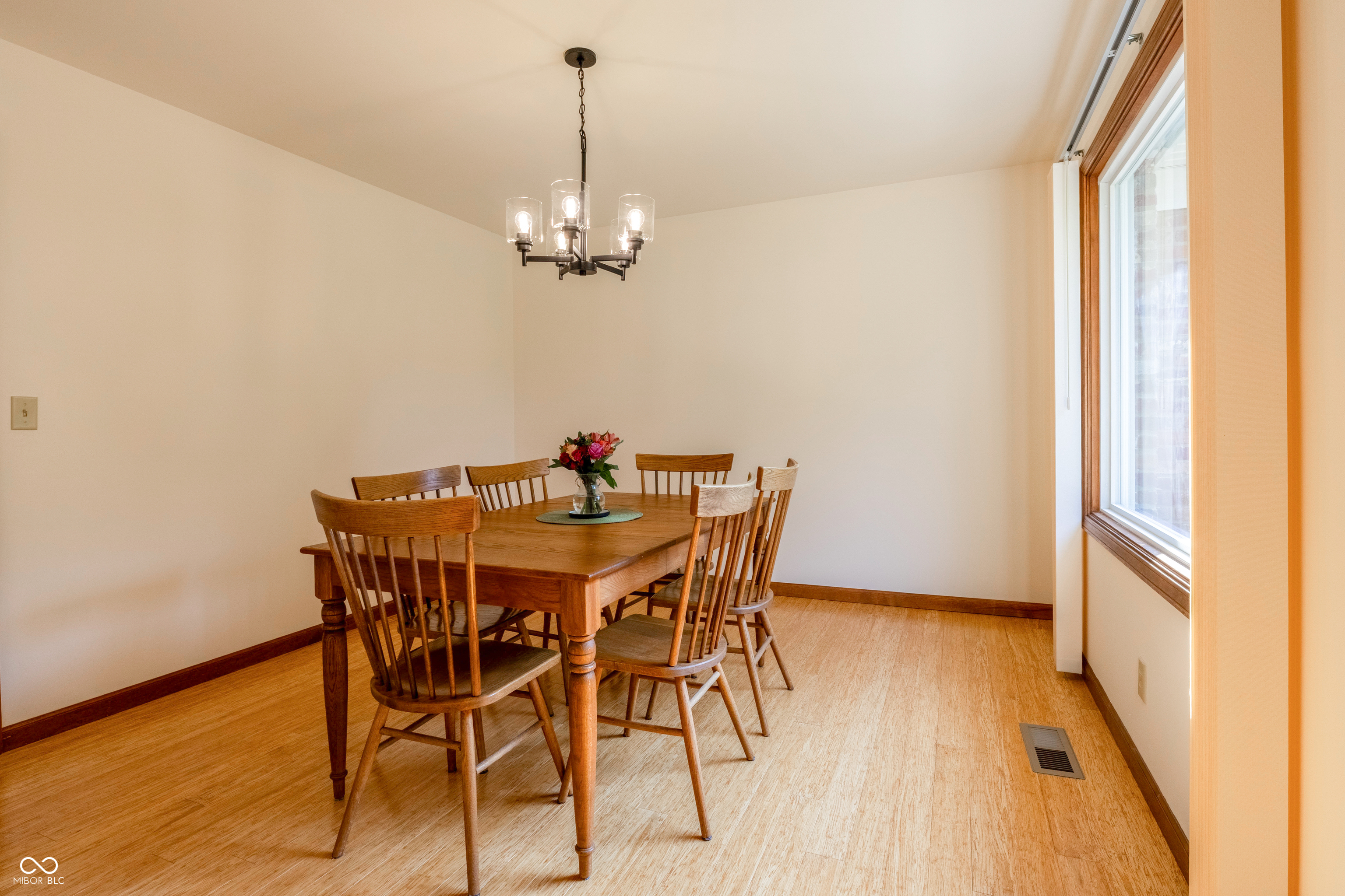 1036 Goldfinch Road Columbus, IN 47203 - Photo 3 of 43 Gallery Image 3
