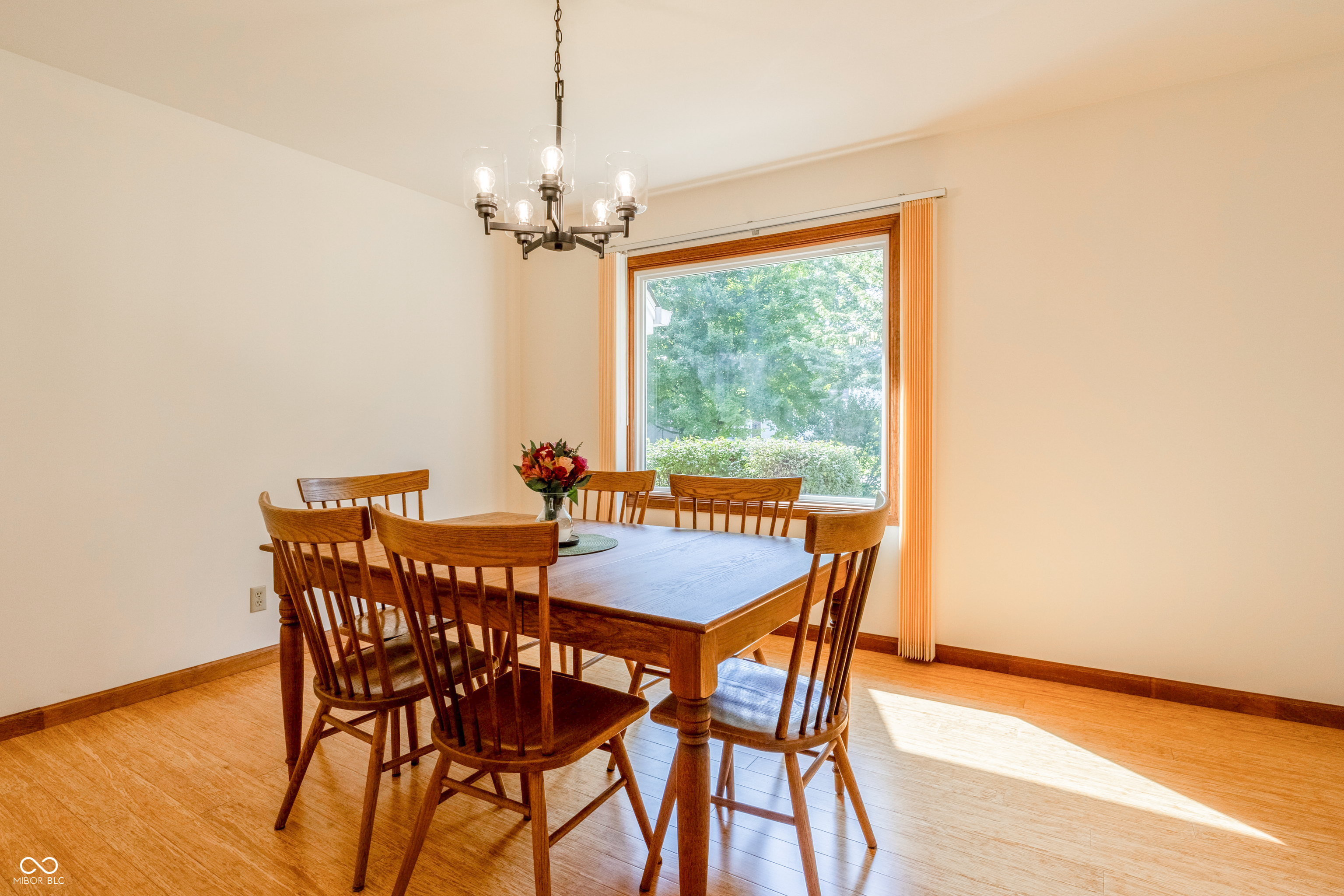 1036 Goldfinch Road Columbus, IN 47203 - Photo 4 of 43 Gallery Image 4