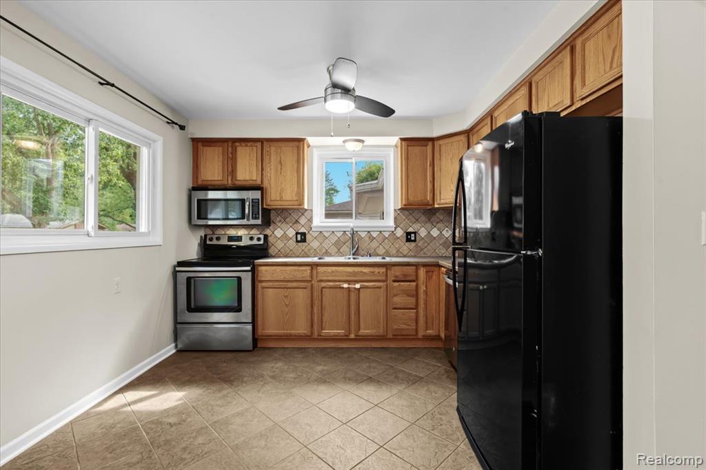 1405 Maple Drive Rochester, MI 48307 - Photo 8 of 26