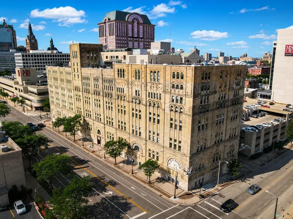 $299,900 | 270 East Highland Avenue, Unit 916, Milwaukee, WI 53202