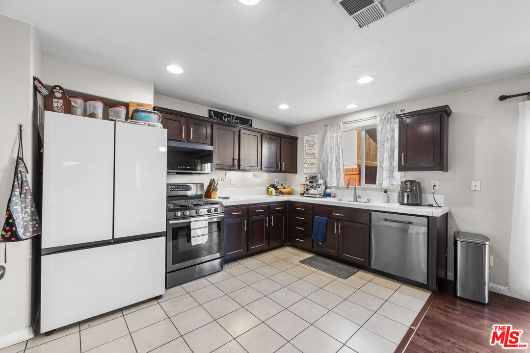 40248 Reata Road Palmdale, CA 93550 - Photo 18 of 37 Gallery Image 18