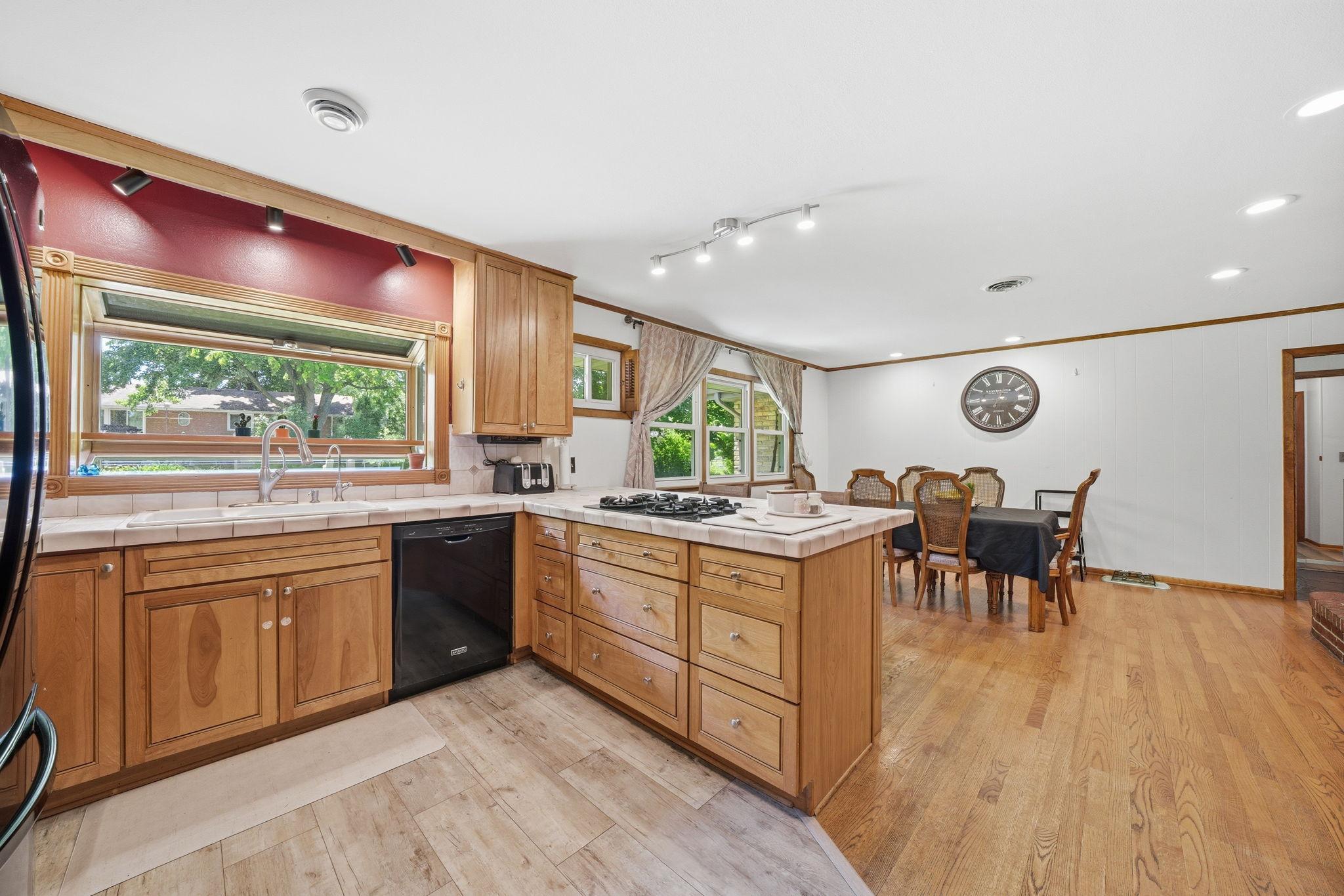 208 Snow Ridge Le Sueur, MN 56058 - Photo 7 of 33