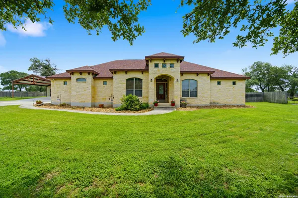 $649,000 | 152 Cir Six Drive, La Vernia, TX 78121