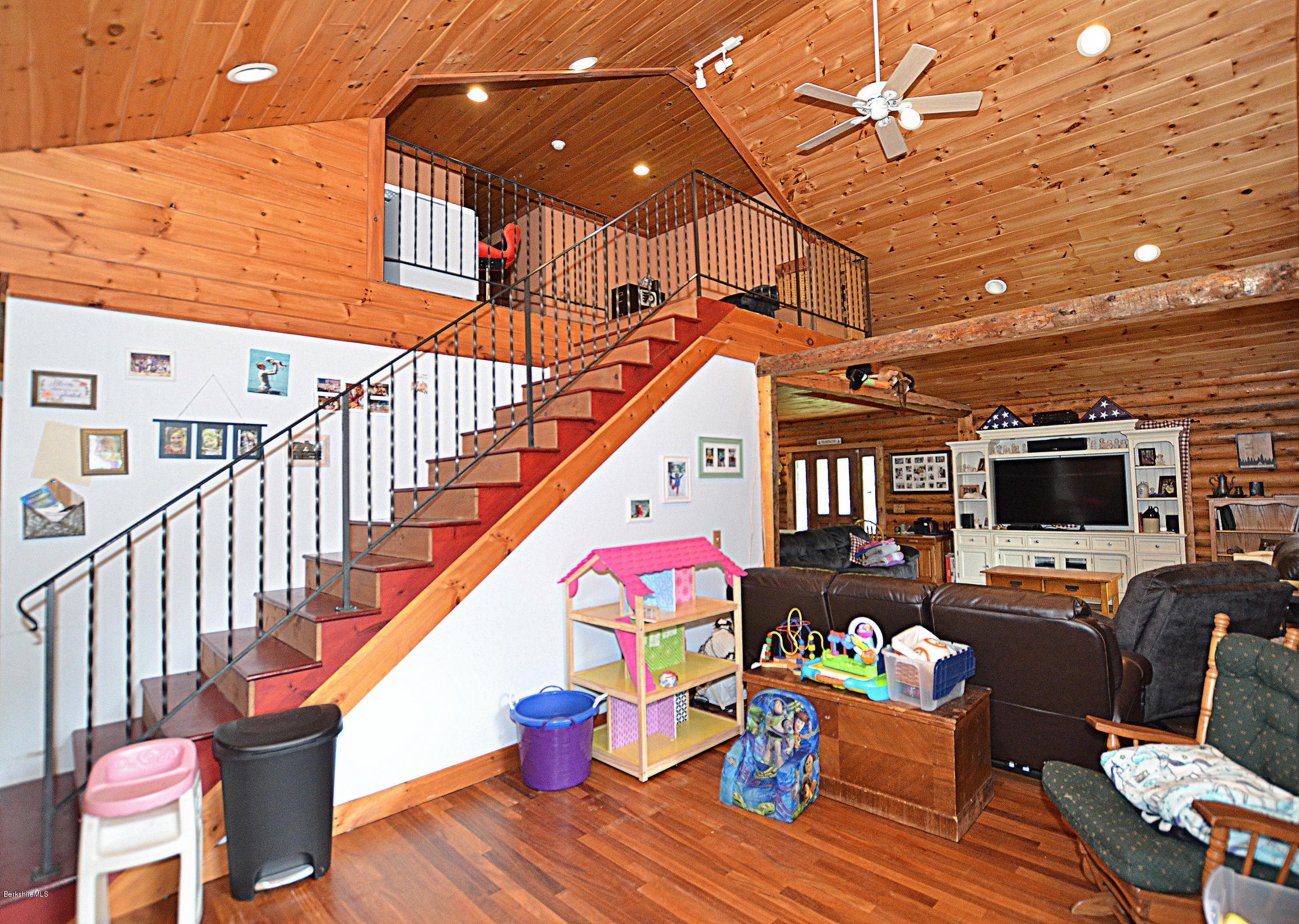68 Cross Place Road Washington, MA 01223 - Photo 8 of 38 a sitting area with furniture entryway and wooden floor