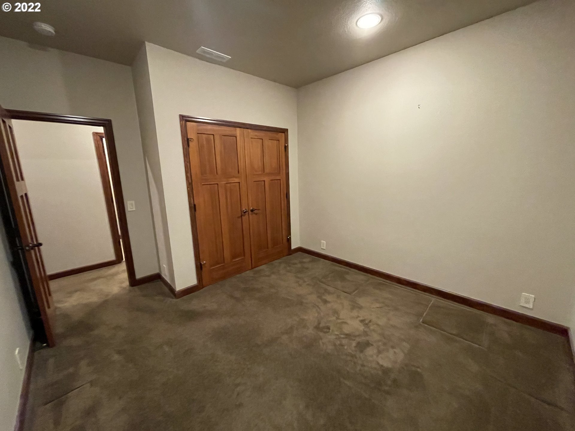 3247 Lake Crest Drive Eugene, OR 97408 - Photo 25 of 31 an empty room with closet