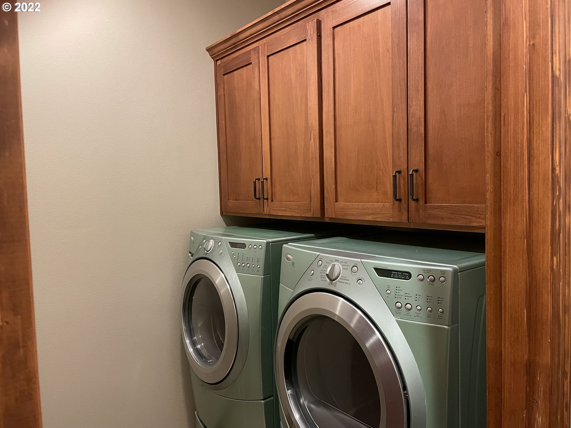 3247 Lake Crest Drive Eugene, OR 97408 - Photo 27 of 31 a utility room with dryer and washer