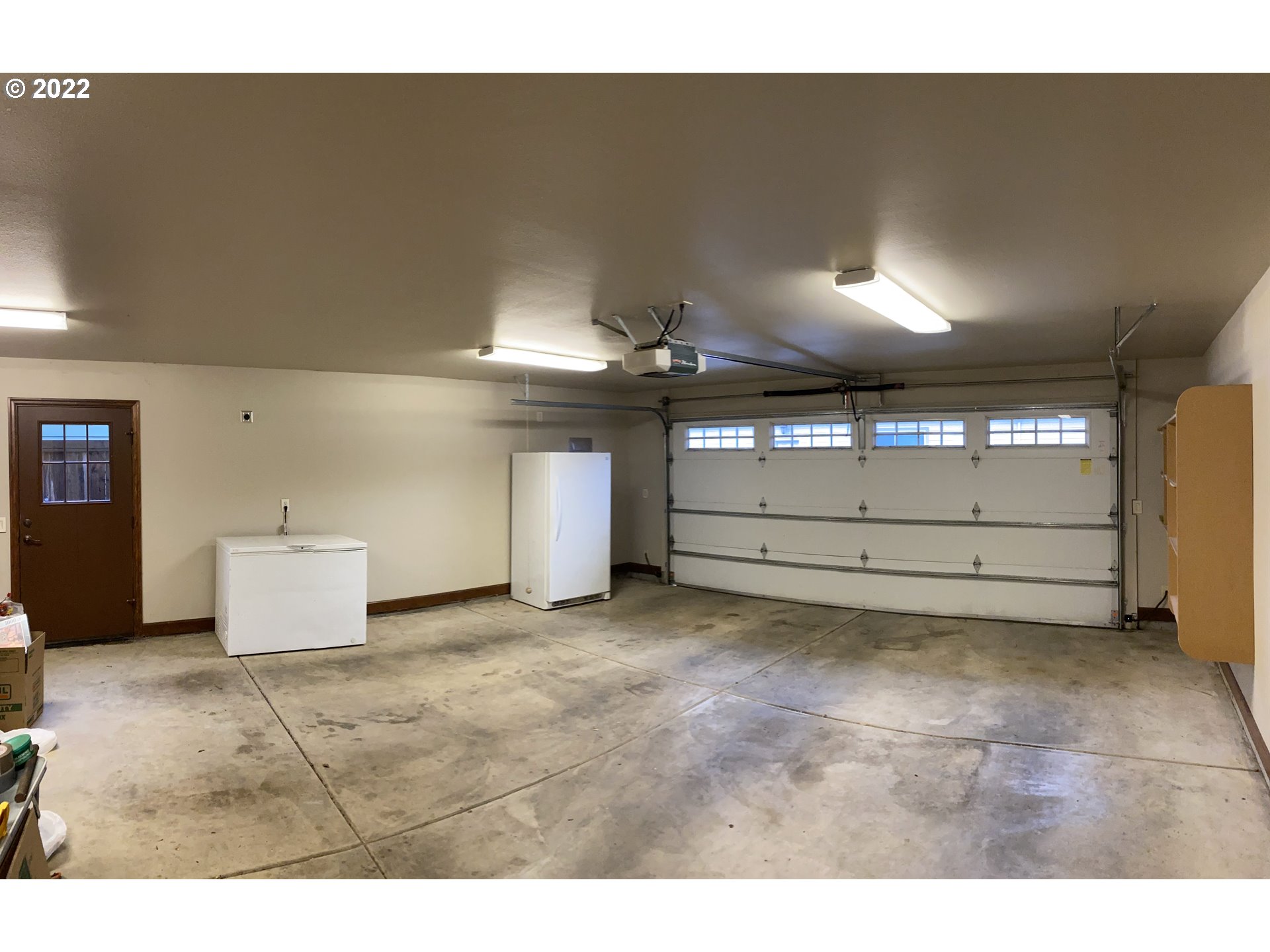 3247 Lake Crest Drive Eugene, OR 97408 - Photo 30 of 31 a view of a garage
