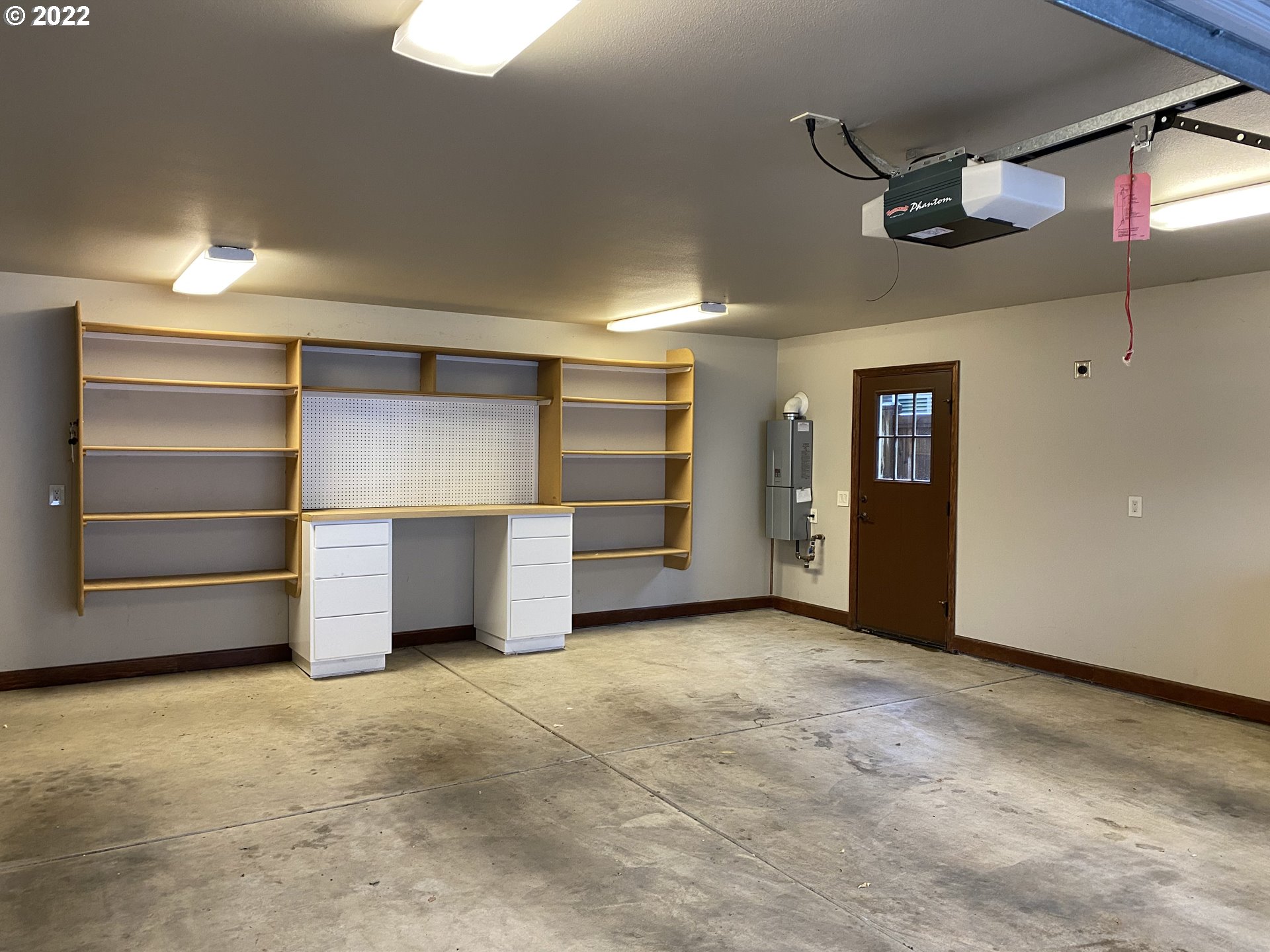 3247 Lake Crest Drive Eugene, OR 97408 - Photo 31 of 31 a view of an empty room and a ceiling fan