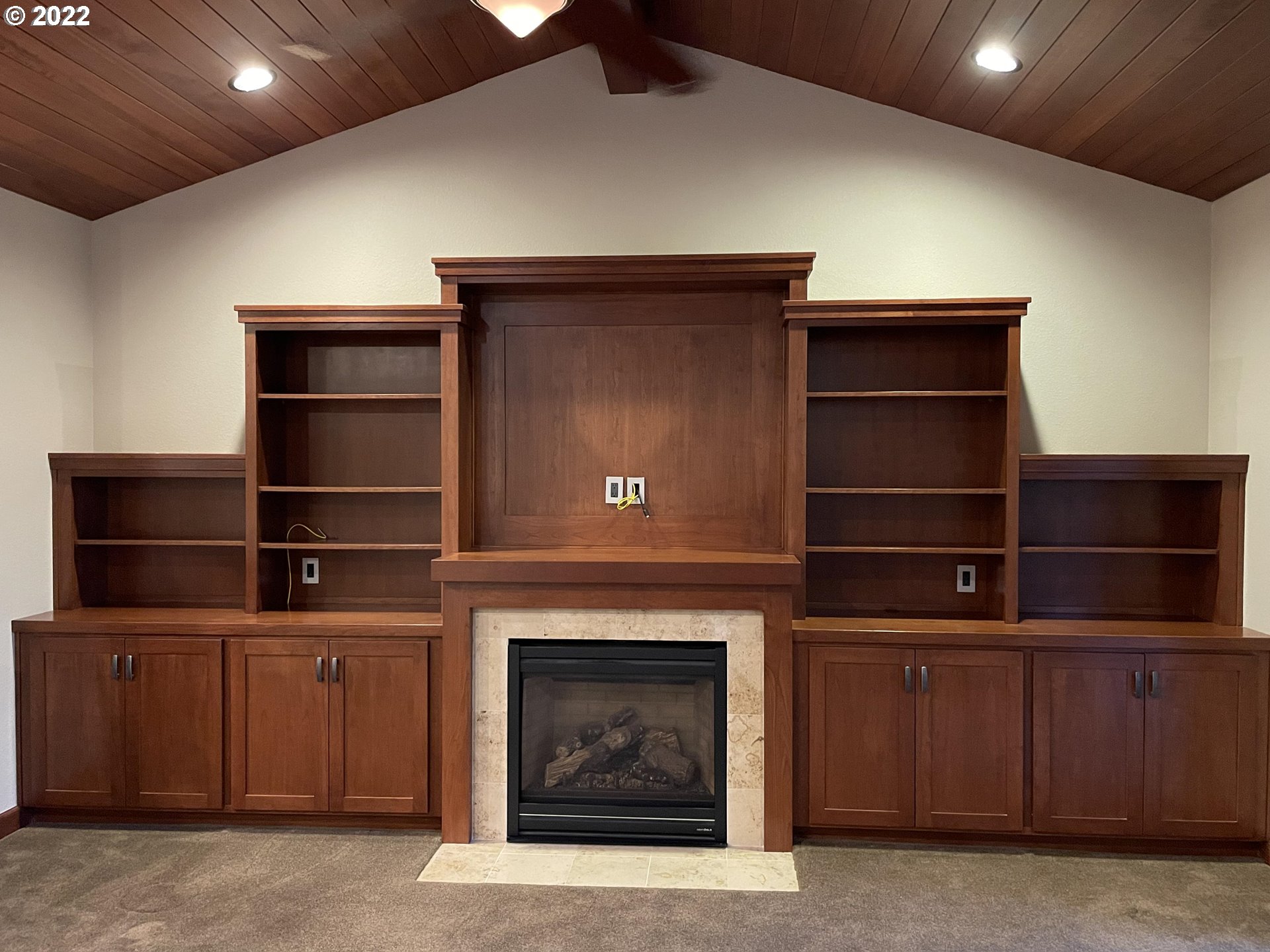 3247 Lake Crest Drive Eugene, OR 97408 - Photo 10 of 31 a living room with a fireplace