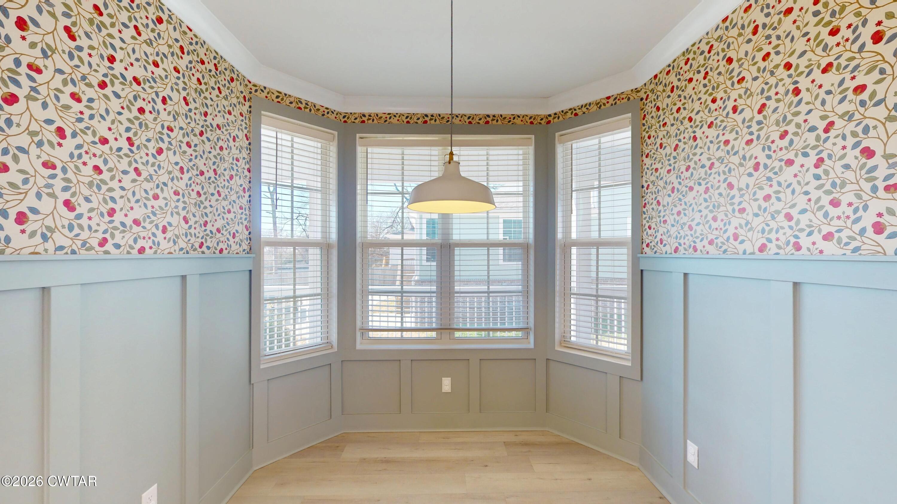 226 Morgan Street Jackson, TN 38301 - Photo 17 of 51 a bathroom with a bathtub and window