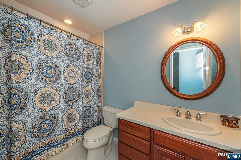 37 Thomas Wayne, NJ 07470 - Photo 21 of 32