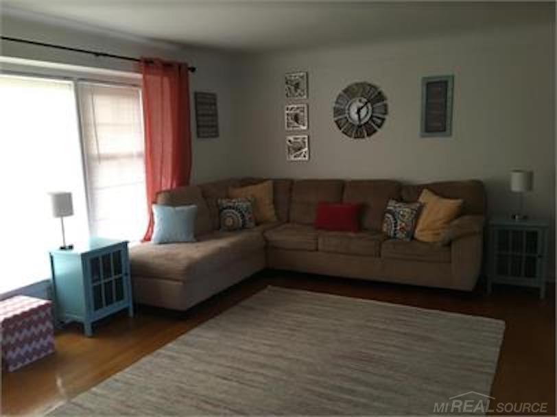 644 Cadieux Road Grosse Pointe, MI 48230 - Photo 10 of 22 50121616-9.JPG