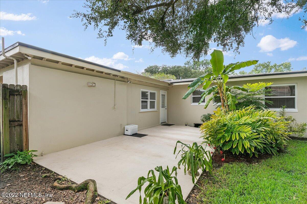 6136 Duke Road Jacksonville, FL 32217 - Photo 19 of 23 a backyard of a house with lots of green space