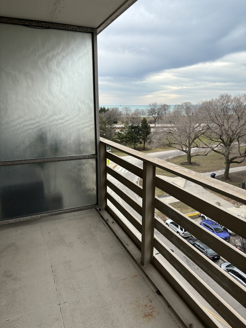 5601 North Sheridan Road, Unit 6D Chicago, IL 60660 - Photo 10 of 11 a view of a balcony with furniture