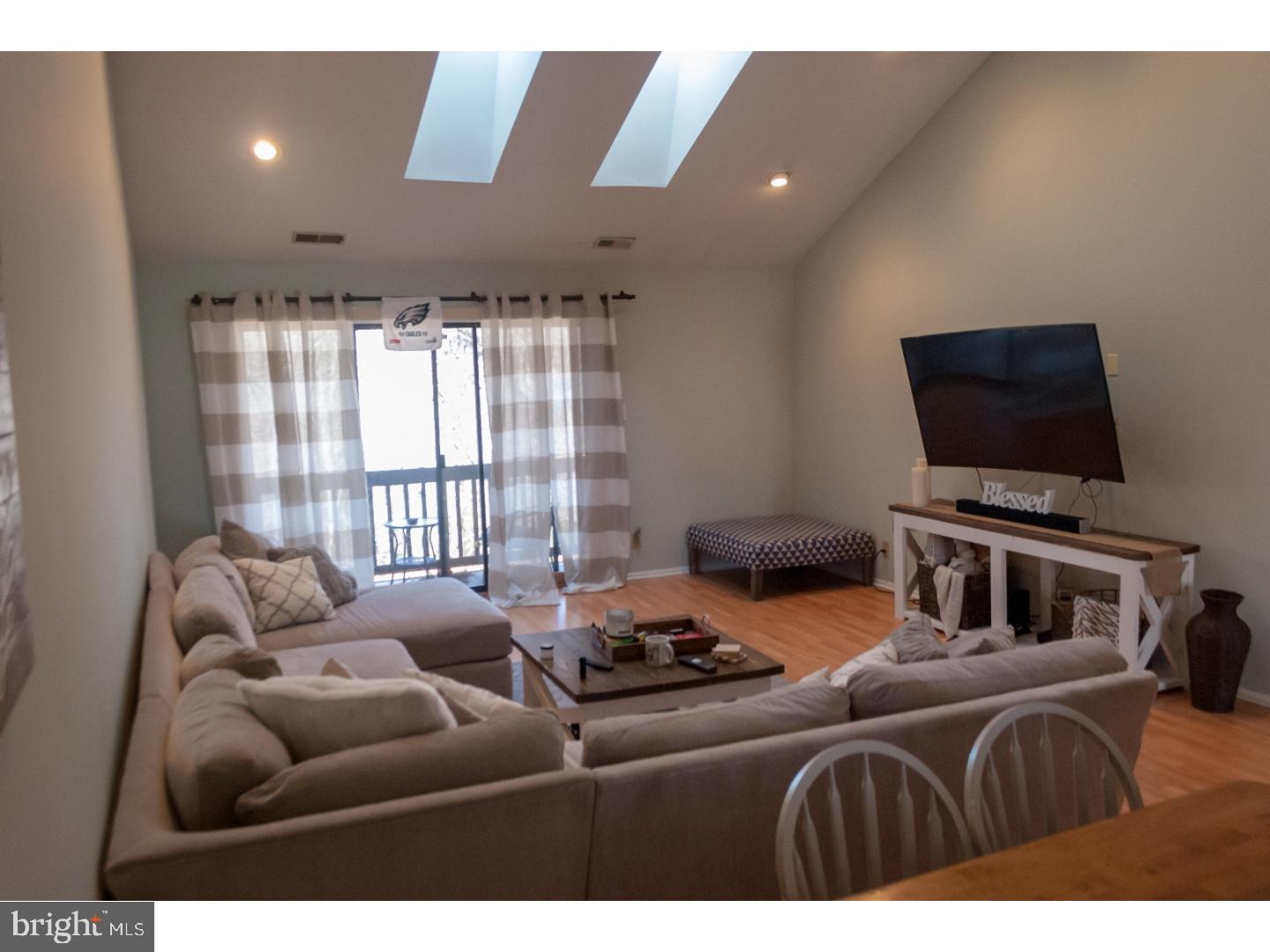 3904 B Chadbury Road Mount Laurel, NJ 08054 - Photo 4 of 23 Living Room