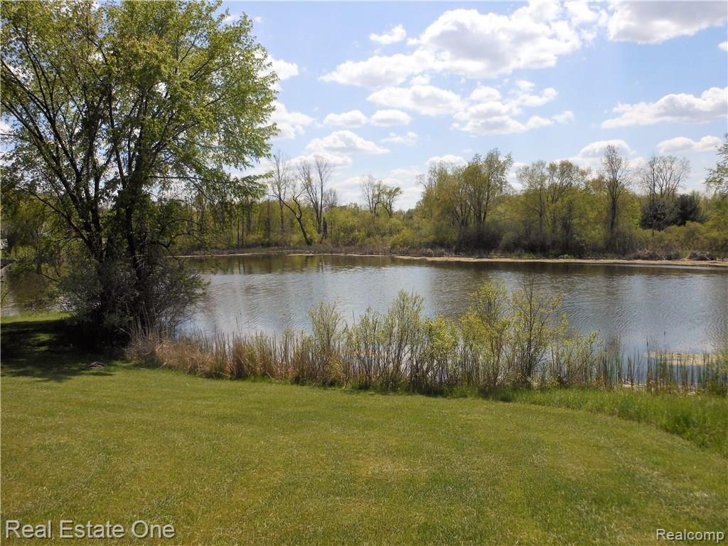 7092 East Holly Road Holly, MI 48442 - Photo 2 of 54 DSCN3211 (2).JPG