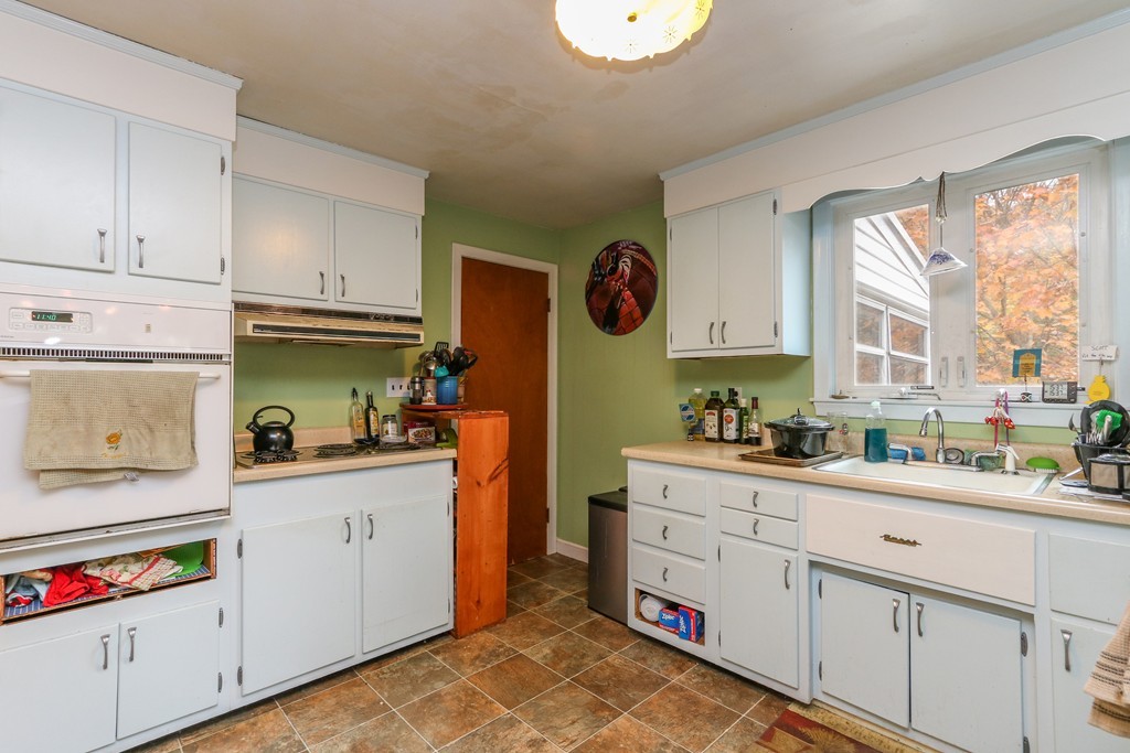 102-104 Thurston Road Newton, MA 02464 - Photo 5 of 9 Gallery Image 5
