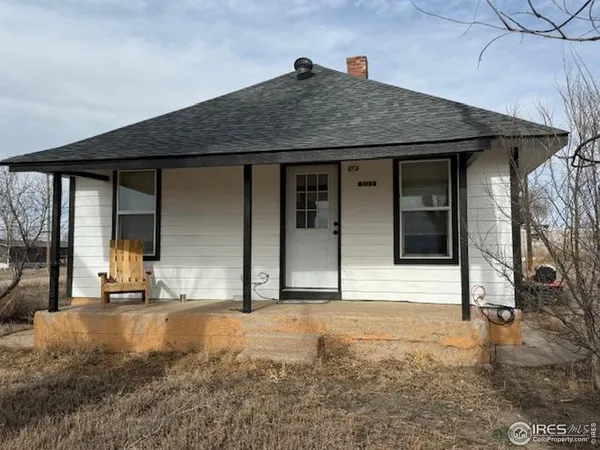 a view of a house with small yard