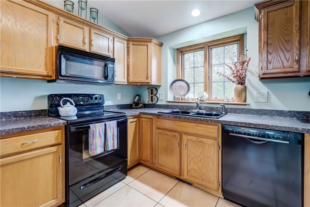 6 Daisy Lane Chili, NY 14514 - Photo 8 of 34 ALL APPLIANCES STAY!