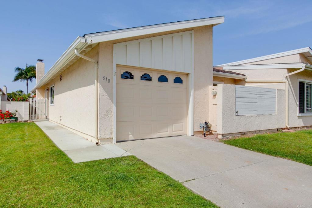 810 Caminito Del Mar Carlsbad, CA 92011 - Photo 3 of 30 a front view of a house with garden