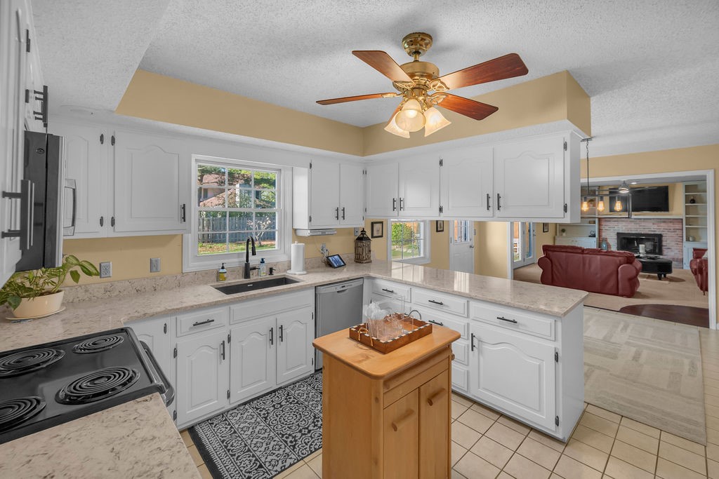 650 Country Manor Drive Decatur, IL 62521 - Photo 9 of 29 Gallery Image 9
