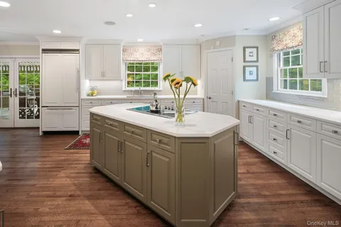 $1,699,000 | 12 Suzanne Lane, Chappaqua, NY 10514